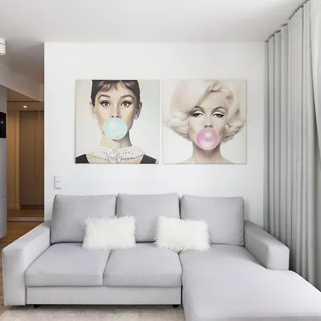 2-bedroom Modern On Domaniewska Street | Mokotow | Apartamento