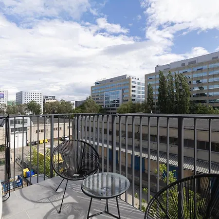 Apartamento 2-bedroom Modern On Domaniewska Street | Mokotow |